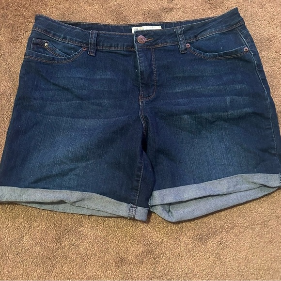 Royalty For Me Pants - Royalty For Me Womens Dark Wash Denim Short Shorts. Size 14